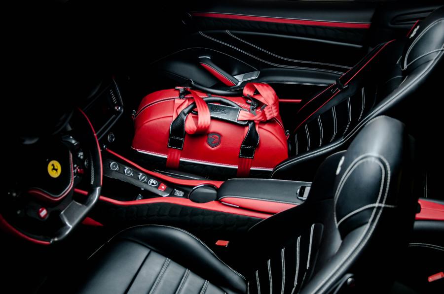 Интерьер Ferrari California T by Vilner 2020 года  (фото 11 из 22)